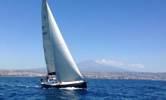 Navegação diária privada em Catania no iate à vela Bavaria 44