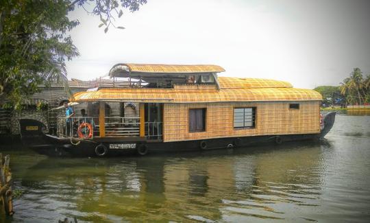 Explore Alleppey With Houseboat Cruise