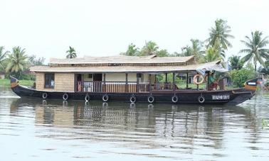 One Night Houseboat Cruise on Backwaters of the Allepey