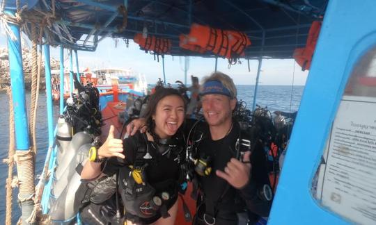 Cursos de buceo y divertidas inmersiones para buceadores certificados en Tambon Ko Tao