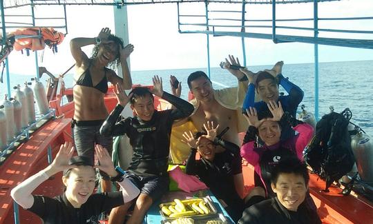 Cursos de buceo y divertidas inmersiones para buceadores certificados en Tambon Ko Tao