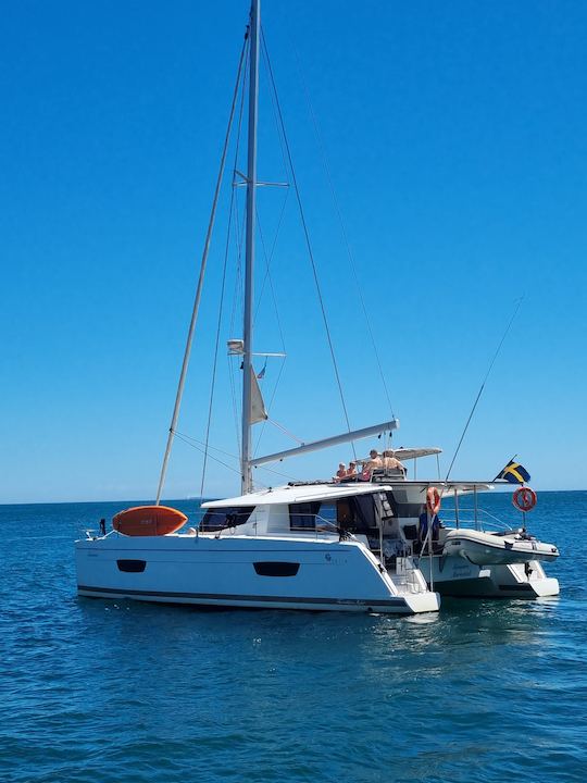 Alquiler privado de catamarán de lujo Fountaine Pajot Helia 44