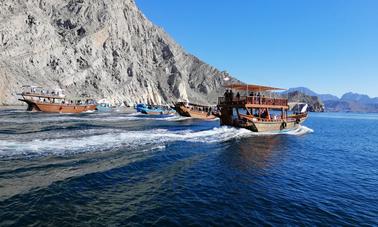 Croisière d'une journée en boutre dans les fjords de Musandam