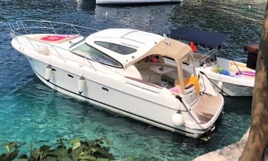 Boat Charter Jeanneau Prestige 34 in Split Croatia