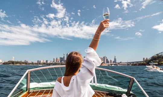 ¡Crucero privado de lujo por Sídney a bordo del yate Bel Motor de 28 pies para 6 personas!