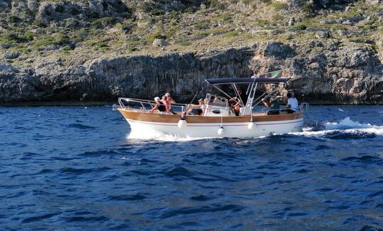 28' Leucosia Center Console Rental in Santa Maria di Leuca, Puglia