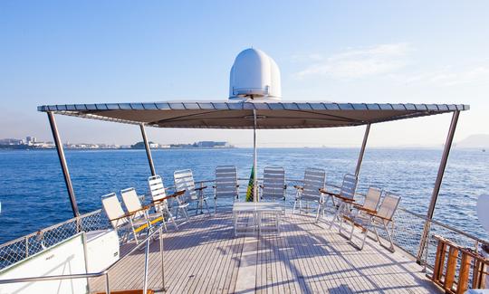 Location d'un magnifique yacht à moteur classique de 105 pieds à Rio de Janeiro, Brésil