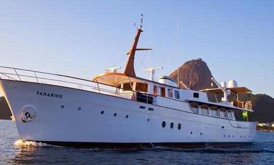 Location d'un magnifique yacht à moteur classique de 105 pieds à Rio de Janeiro, Brésil