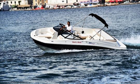 Novo Bayliner VR6 OB MY2024 em Biograd na Moru