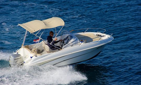 Beneteau Flyer 550 Sun Deck -Rental in Trogir, Croatia - Cuddy Cabin/Walk Around