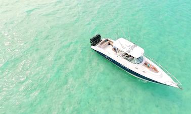 Pêche en haute mer et de fond à Donzi de 38 pieds dans le village de Leeward, îles Caïques