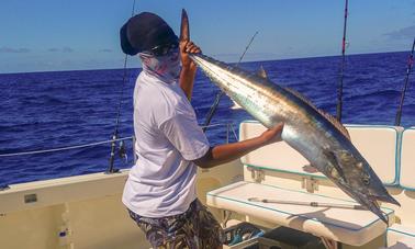 Pesca em alto mar em St Maarten (dia inteiro) a bordo do Power Cat de 38 pés