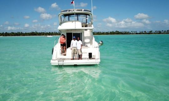 Commencez votre aventure à Punta Cana avec une location de yacht Meridian de 42 minutes