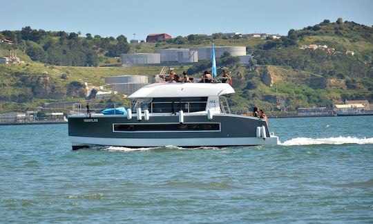 “Summer Blue” Fountaine Pajot Power Catamaran Rental in Lisboa, Portugal