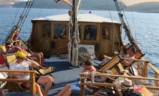 Croisière privée d'une journée ou de quelques heures seulement sur un bateau pirate de 80 pieds dans la mer Adriatique