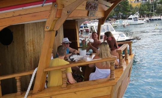 Croisière privée d'une journée ou de quelques heures seulement sur un bateau pirate de 80 pieds dans la mer Adriatique