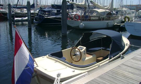 Ideal boat for 7 people in Kortgene Zeeland