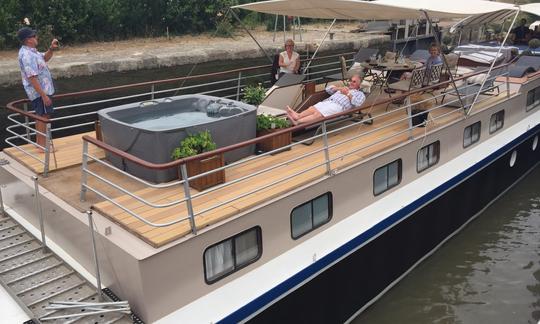 Péniche fluviale de luxe pour 6 personnes en Occitanie, France