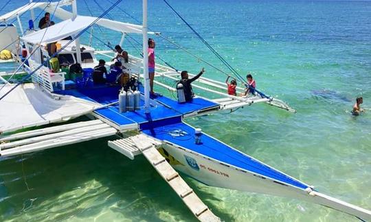 ¡Recorrido en barco por la isla Tricap en San Jacinto, provincia de Bicol!