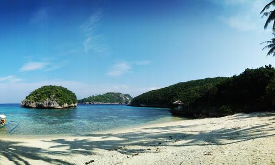 ¡Recorrido en barco por la isla Tricap en San Jacinto, provincia de Bicol!