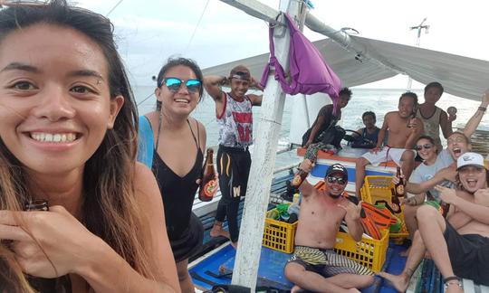 ¡Recorrido en barco por la isla Tricap en San Jacinto, provincia de Bicol!