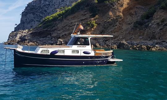 Yacht à moteur Majoni de 30 pieds à Port d'Alcúdia, Îles Baléares