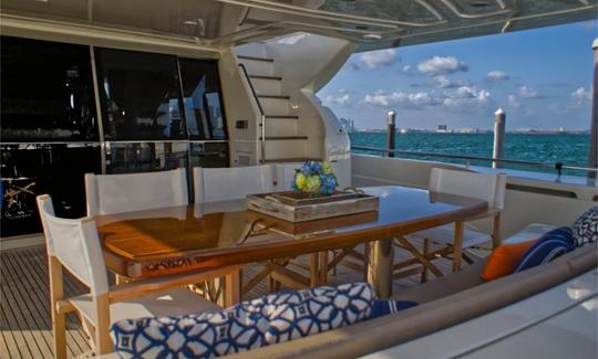 Alquile un megayate Ferretti Power de 80 pies en Miami, Florida