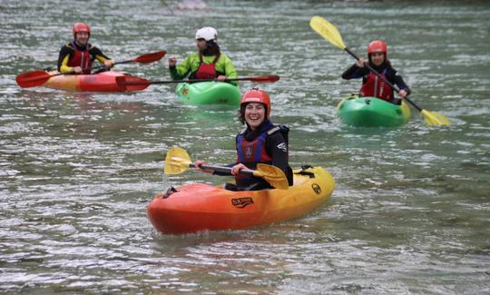 Excursión guiada en kayak con asiento en la cima en Tolmin, Eslovenia