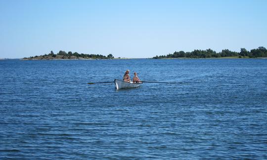 Barco a remo/esquiador para alugar no sul da Suécia, lago Agunnaryd