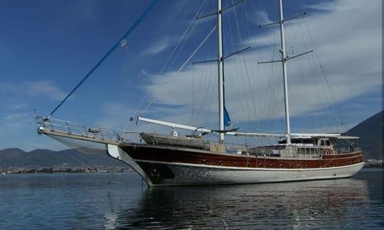 Une goélette turque à voile pour 30 passagers prête à être réservée à Muğla