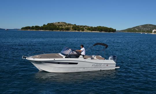 Bateau à moteur Atlantic 730 Sun Cruiser à Tribunj, en Croatie ! Louez avec ou sans skipper !