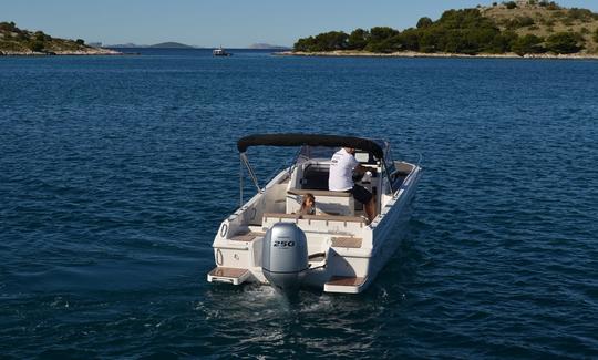 Bateau à moteur Atlantic 730 Sun Cruiser à Tribunj, en Croatie ! Louez avec ou sans skipper !