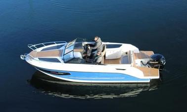 Pegue o Quicksilver Activ 755 Cruiser disponível nos portos de Vodice, Tribunj, Tisno!