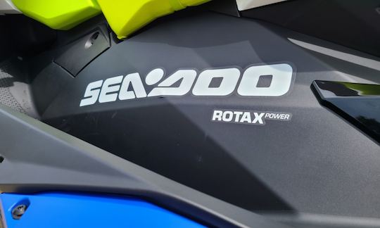 BluetoothステレオとIBRを搭載したSeadoo Sparksをオースティンでレンタル中