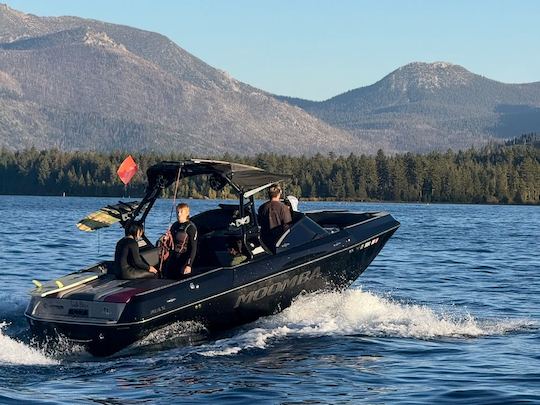 Soldes de pré-saison, bateau de 13 passagers et bateau de sports nautiques