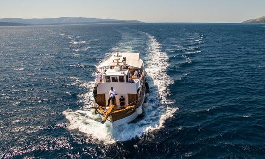 Divertido e fabuloso passeio pelas três ilhas ao redor da Riviera de Trogir!