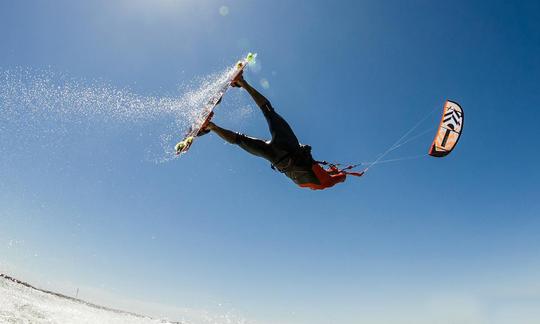 Kitesurf - Cours collectif et privé à Bol avec un instructeur agréé IKO !