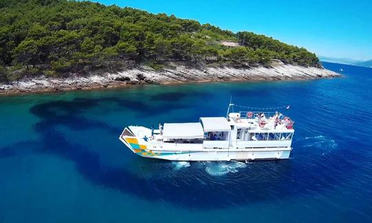 Charter privado e excursão pelas ilhas de Split a bordo do iate MB “St. Damian”!