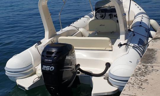 Alquiler de Alson Flash 7.5 RIB en la isla de Supetar, Brač: disponible con Skipper