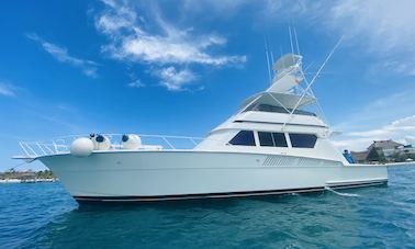 Yacht à moteur de luxe Hatteras de 65 pieds pouvant accueillir 28 personnes à Cancún, Quintana Roo