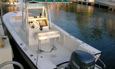 6 Person 22' Mako Center Console Rental in Key Largo