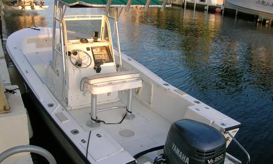 6 Person 22' Mako Center Console Rental in Key Largo