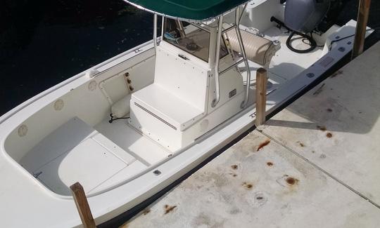 6 Person 22' Mako Center Console Rental in Key Largo