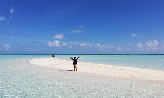 Contender Express de 35 pieds, charter dans le nord des Exuma Cays au départ de Nassau, aux Bahamas.