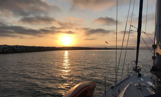 Navegue com estilo em um veleiro espaçoso - Catalina de 36 pés em Marina del Rey