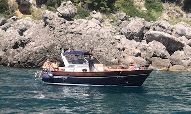 Live a Day on a Beautiful Coast onboard a 33' Apreamare Smeraldo 9 Luxury Gozzo from Positano, Italy!