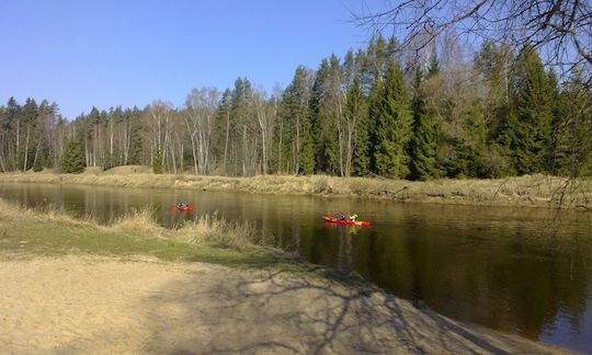 4,5 horas de viaje en kayak entre Ligatne y Sigulda