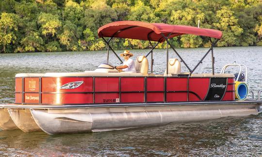 Lake Austin⎜Pontoons⎜Captain Included