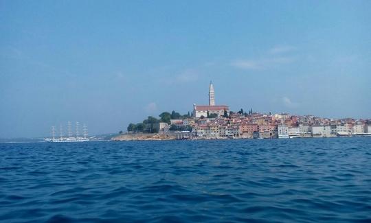 Excursão familiar de barco de vidro para no máximo 11 pessoas pelas ilhas de Rovinj