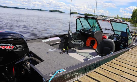 Barco fretado na região de Tampere, Finlândia